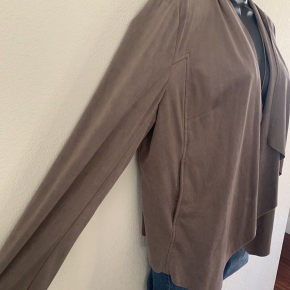 KUT from the Kloth Tayanita Faux Suede Drape Front Jacket size L Taupe - Picture 14 of 15